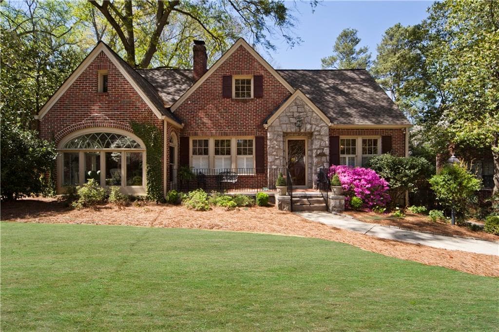 4 bedroom, 2,966 sq ft single family residence sold at 1740 Inverness Avenue, Atlanta, GA 30306