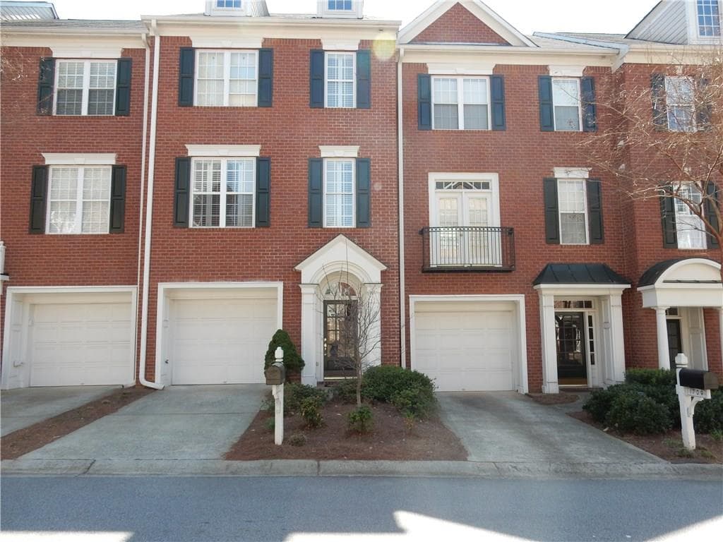 3 bedroom, 2,300 sq ft townhouse sold at 1707 Waters Edge Trail 1707, Roswell, GA 30075