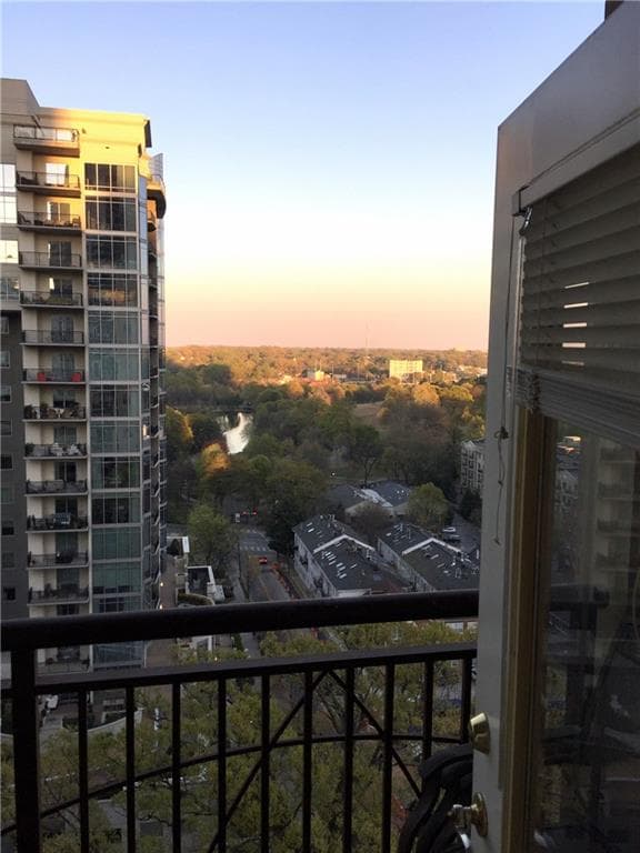 2 bedroom, 1,008 sq ft condominium sold at 1101 Juniper Street 1001, Atlanta, GA 30309