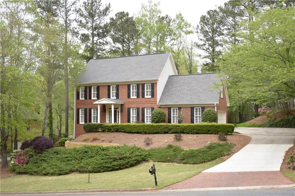 5 bedroom single family residence sold at 440 Abbeywood Drive, Roswell, GA 30075