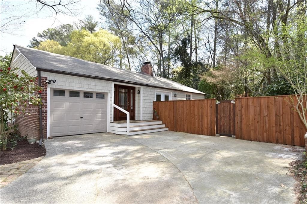 2 bedroom, 1,355 sq ft single family residence sold at 2297 Strathmore Drive, Atlanta, GA 30324