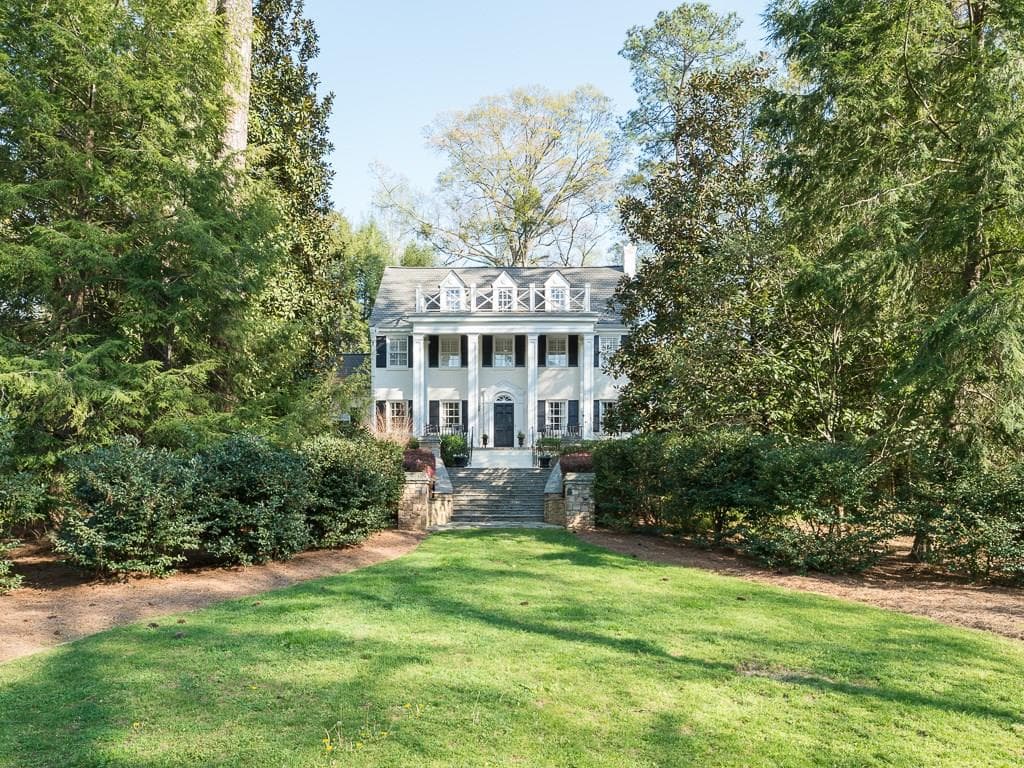 4 bedroom, 4,141 sq ft single family residence sold at 579 Peachtree Battle Avenue, Atlanta, GA 30305