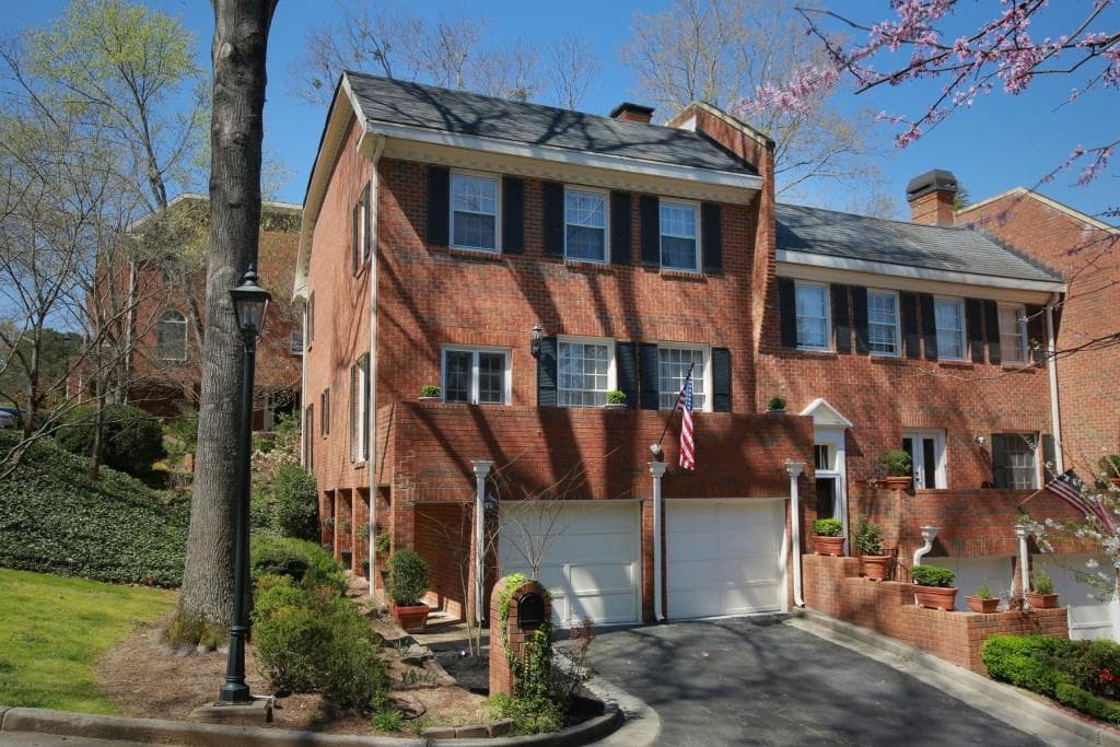 632 Jefferson Circle 632, Sandy Springs, GA 30328 — most recent listing photo