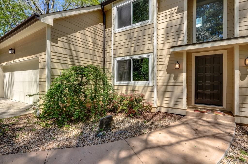 5 bedroom, 4,356 sq ft single family residence sold at 3462 Drayton Drive, Roswell, GA 30075