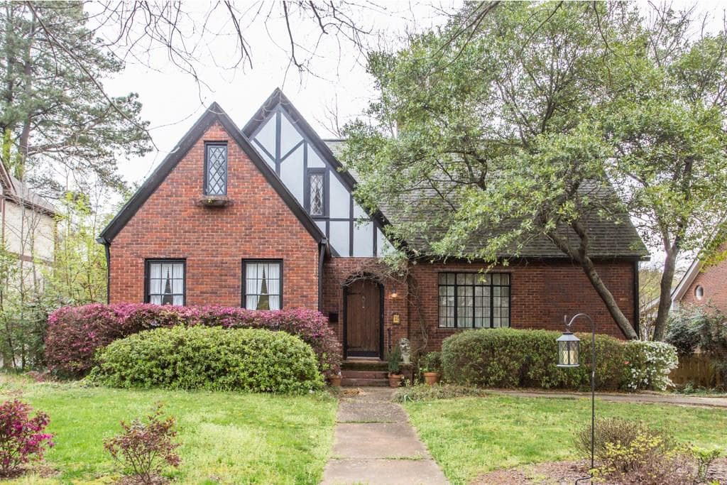 4 bedroom single family residence sold at 32 Clarendon Avenue, Avondale Estates, GA 30002