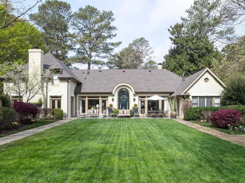 5 bedroom, 4,247 sq ft single family residence sold at 3093 Ridgewood Road, Atlanta, GA 30327