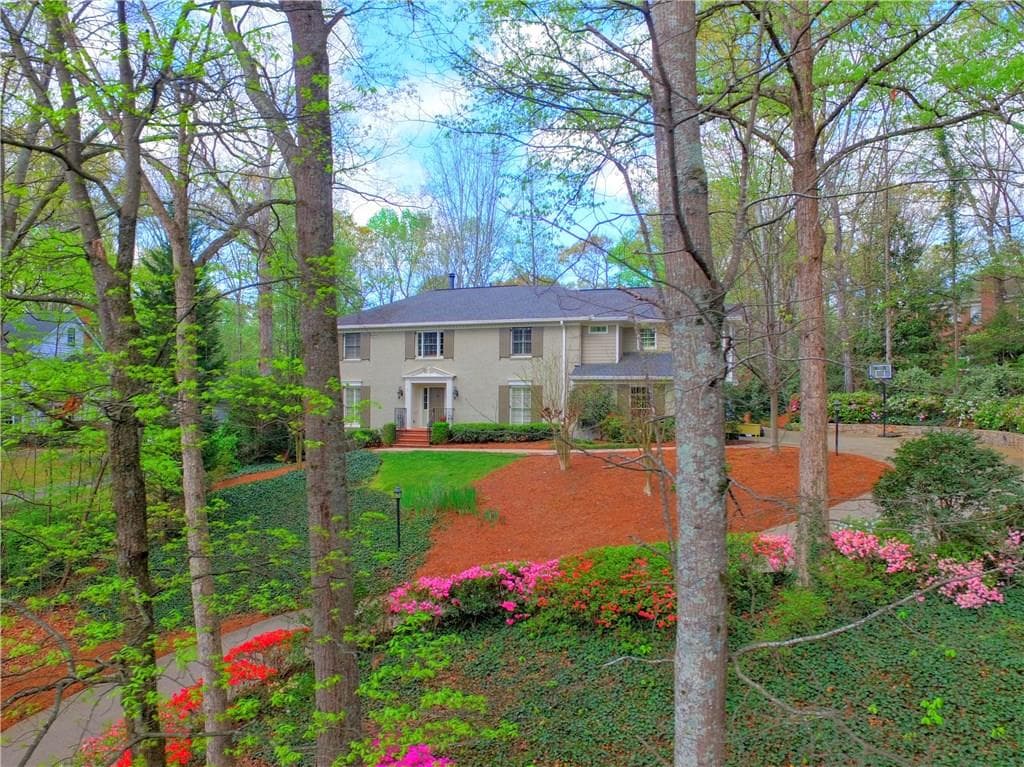 5 bedroom, 5,124 sq ft single family residence sold at 4770 Paran Valley, Atlanta, GA 30327