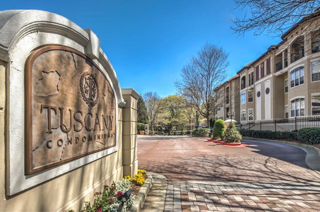 2 bedroom, 1,134 sq ft condominium sold at 955 Juniper Street 3330, Atlanta, GA 30309