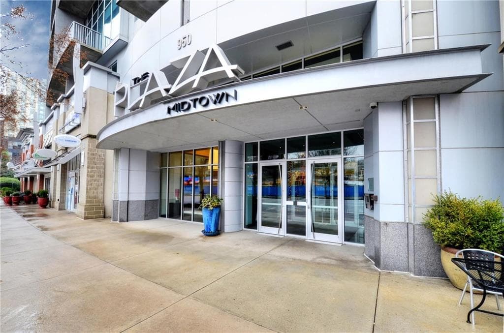 2 bedroom, 1,512 sq ft condominium sold at 950 W Peachtree Street 1107, Atlanta, GA 30309