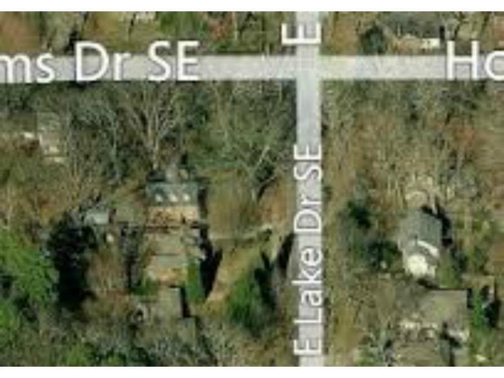 3 bedroom, 1,800 sq ft single family residence sold at #9 E Lake Drive, Atlanta, GA 30317