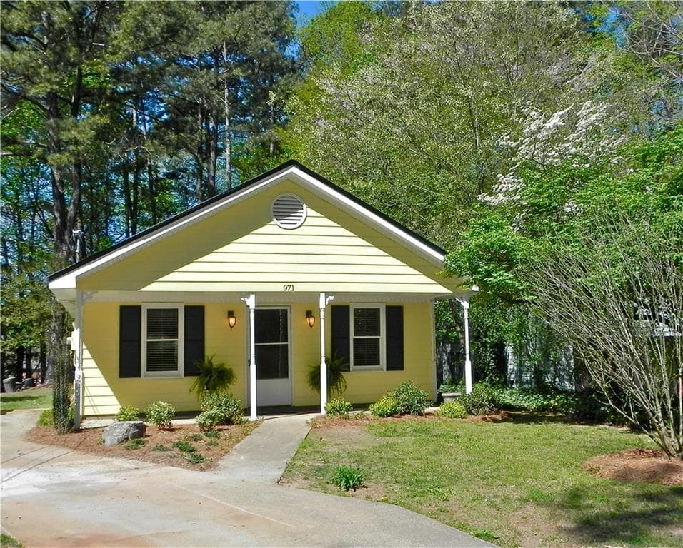 3 bedroom, 960 sq ft single family residence sold at 971 Walker Avenue, Atlanta, GA 30316