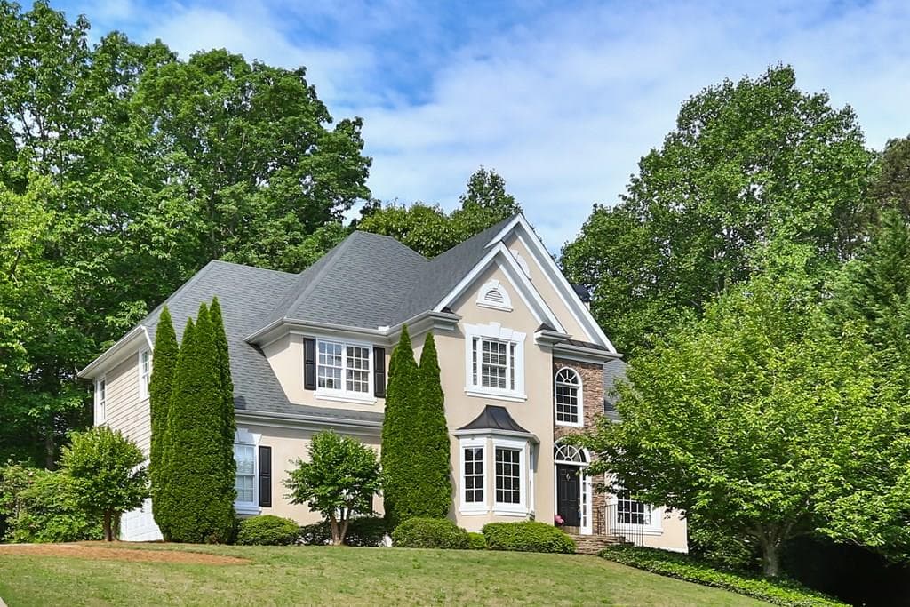 5 bedroom, 3,679 sq ft single family residence sold at 3850 PINEWOOD Court, Cumming, GA 30041