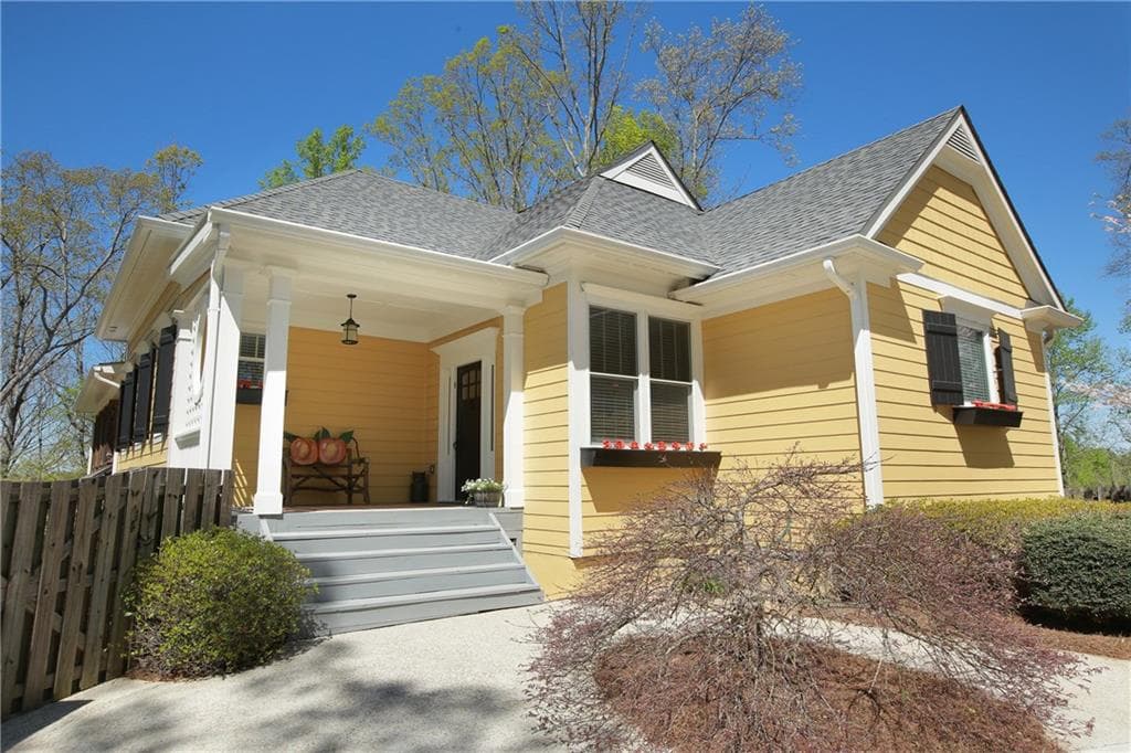 4 bedroom, 5,924 sq ft single family residence sold at 5960 Nachoochee Trail, Flowery Branch, GA 30542