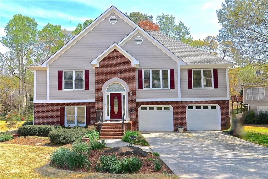 4 bedroom, 2,601 sq ft single family residence sold at 2050 Glenellen Drive, Kennesaw, GA 30152