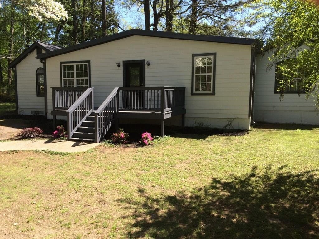 4 bedroom, 1,425 sq ft single family residence sold at 1571 Wainwright Drive, Atlanta, GA 30316