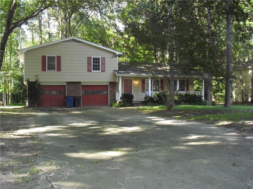 3 bedroom, 1,633 sq ft single family residence sold at 1064 Oak Grove Circle, Lawrenceville, GA 30043