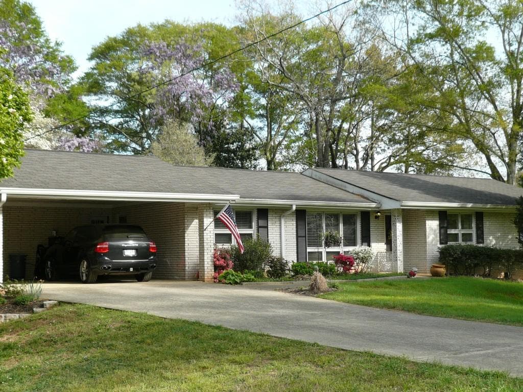 3 bedroom, 1,592 sq ft single family residence sold at 1055 Tuxedo Court, Roswell, GA 30075