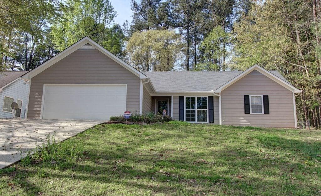944 Forest Path, Stone Mountain, GA 30088 — most recent listing photo