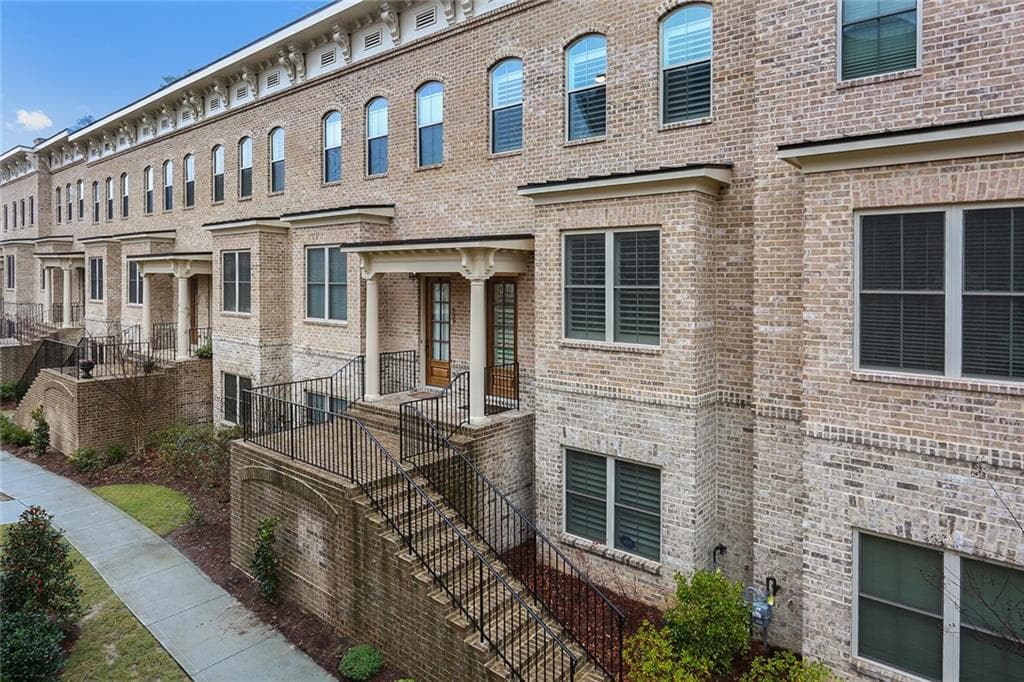 543 Ansley Circle, Atlanta, GA 30324 — most recent listing photo