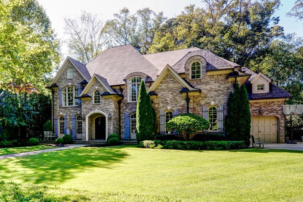 5 bedroom, 6,053 sq ft single family residence sold at 4172 Carmain Drive, Atlanta, GA 30342