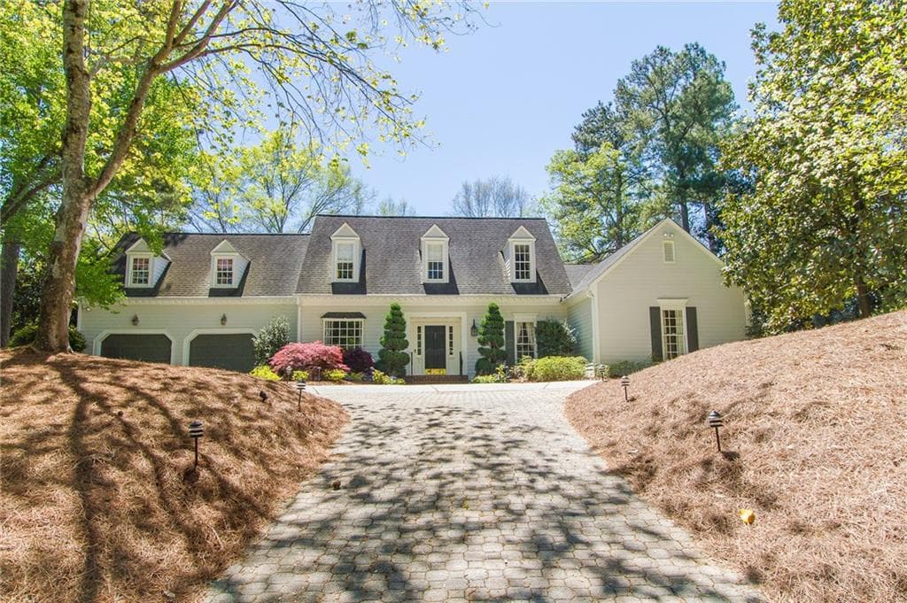 4 bedroom, 3,989 sq ft single family residence sold at 3037 Wellington Court, Atlanta, GA 30339