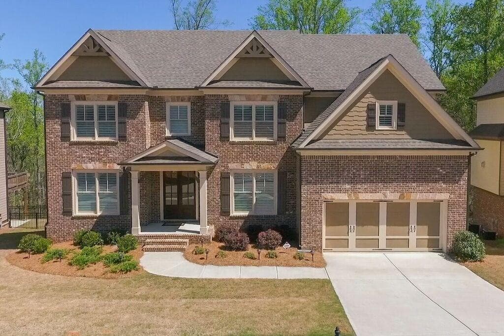 5 bedroom, 3,707 sq ft single family residence sold at 5164 Sunlake Drive, Hoschton, GA 30548