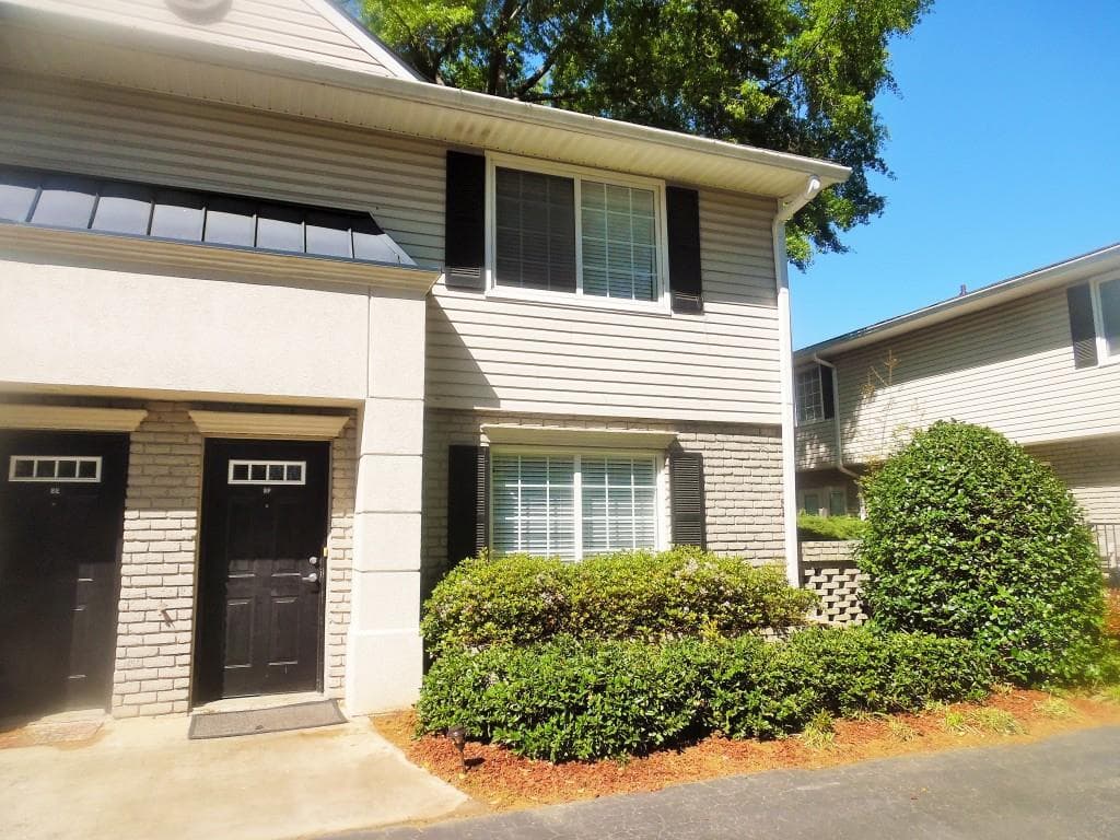 6940 Roswell Road 8F, Sandy Springs, GA 30328 — most recent listing photo