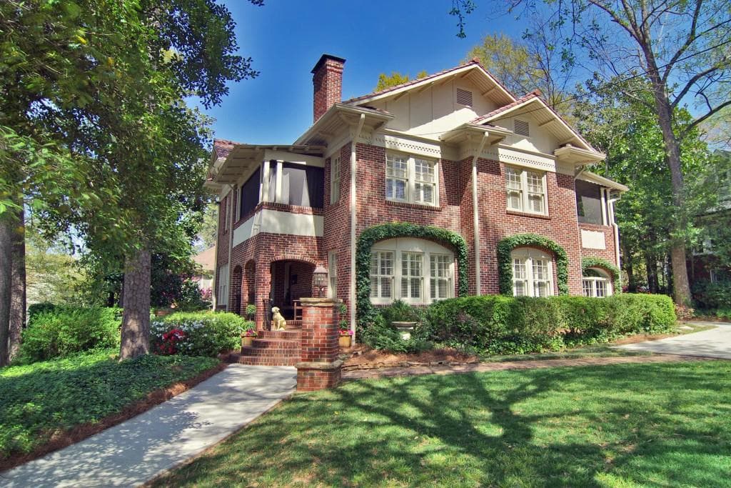 3 bedroom, 2,400 sq ft single family residence sold at 860 E Rock Springs Road, Atlanta, GA 30306