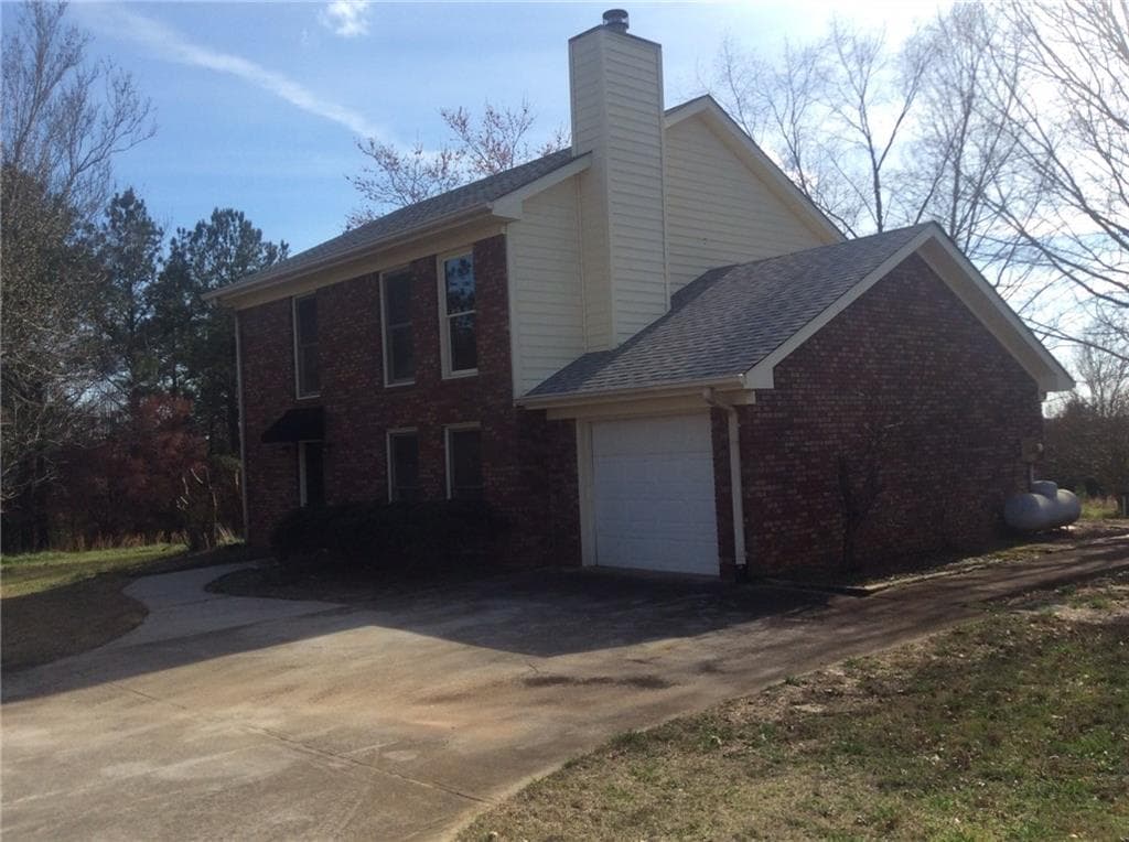 8899 Highway 16, Senoia, GA 30276 — most recent listing photo