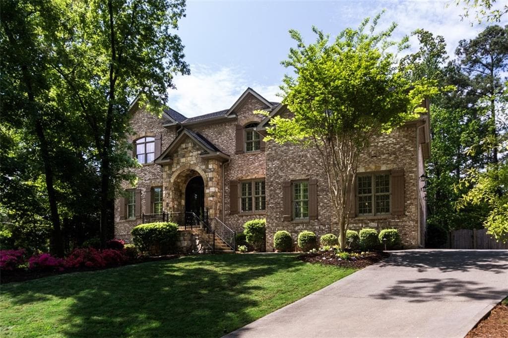 6 bedroom single family residence sold at 1539 Summerford Court, Dunwoody, GA 30338