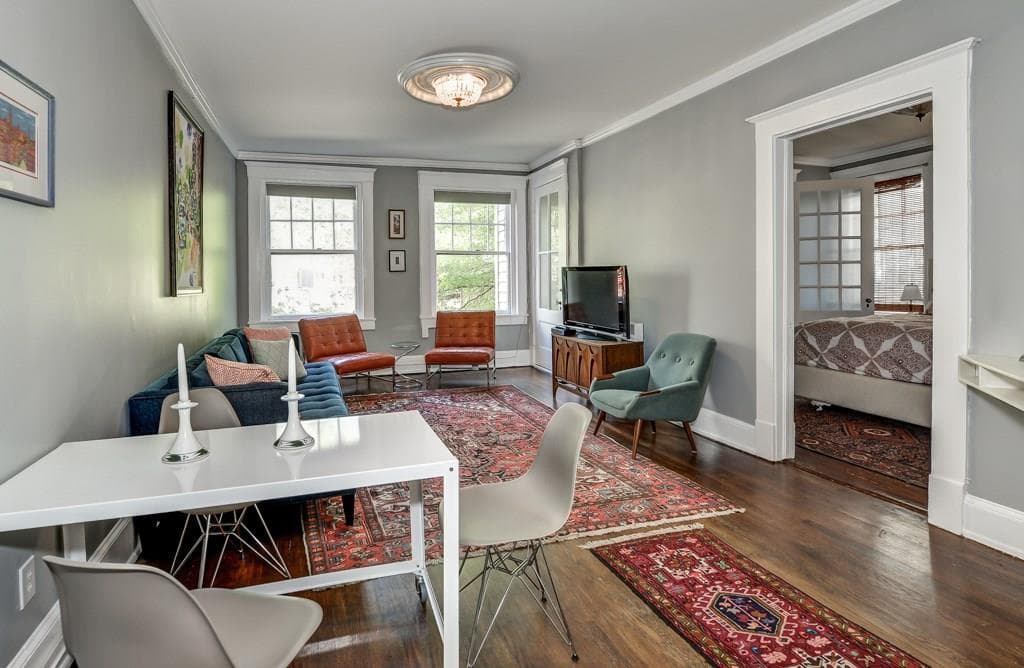 1 bedroom, 900 sq ft condominium sold at 18 Peachtree Circle 7, Atlanta, GA 30309