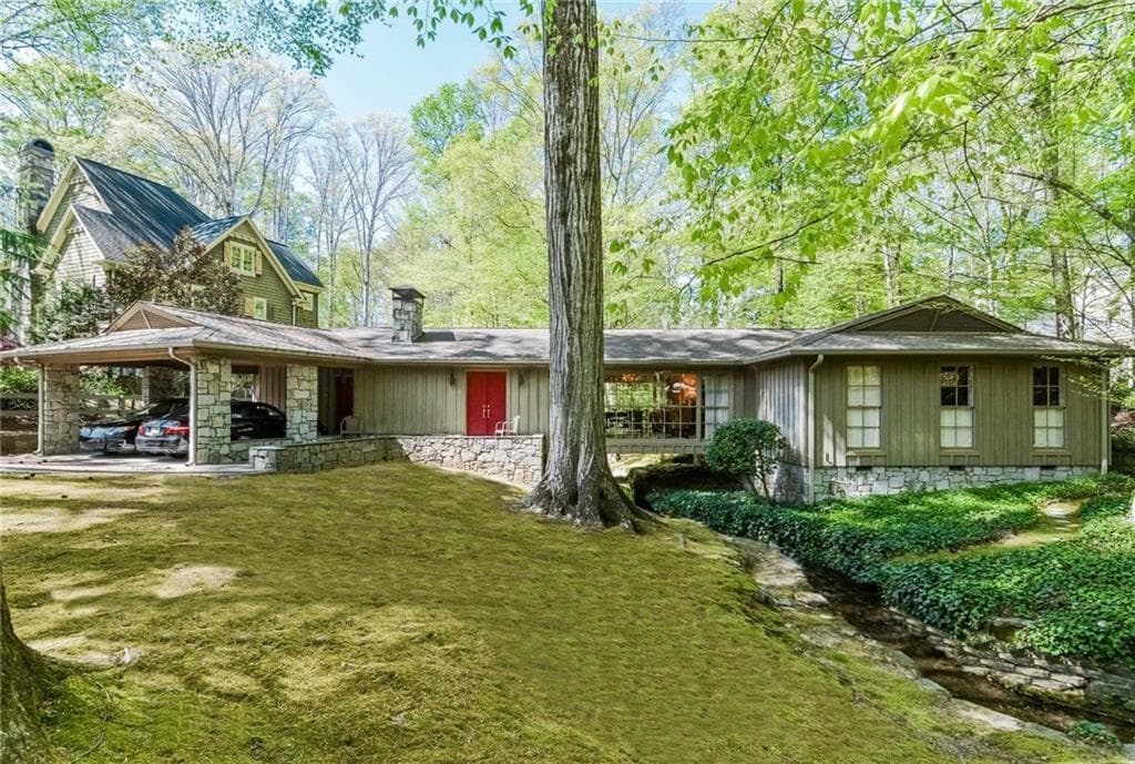 4 bedroom, 3,682 sq ft single family residence sold at 958 Calvert Lane, Atlanta, GA 30319