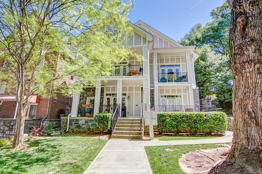 2 bedroom, 958 sq ft condominium sold at 935 Piedmont Avenue 102, Atlanta, GA 30309
