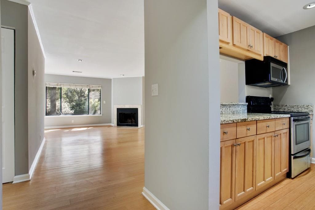 1 bedroom, 797 sq ft condominium sold at 7 Finch Trail, Atlanta, GA 30308