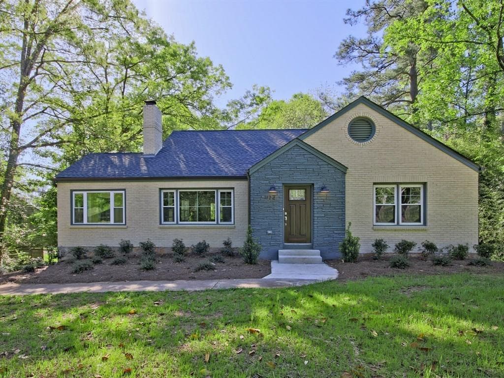 3 bedroom, 2,100 sq ft single family residence sold at 1122 FAYETTEVILLE Road, Atlanta, GA 30316