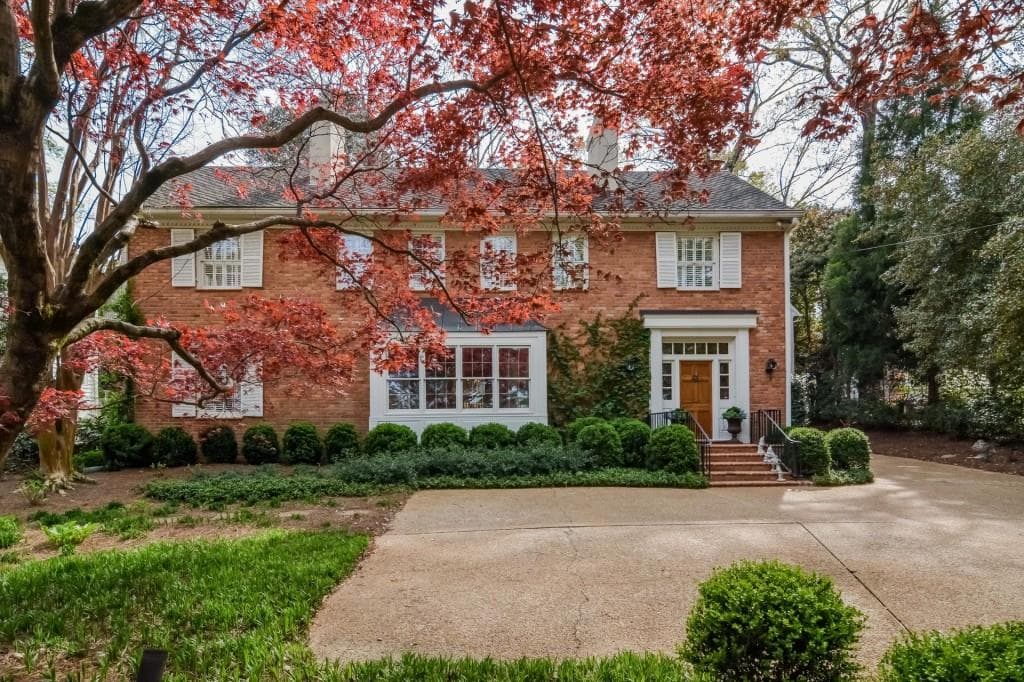 4 bedroom single family residence sold at 1195 W Brookhaven Drive, Atlanta, GA 30319