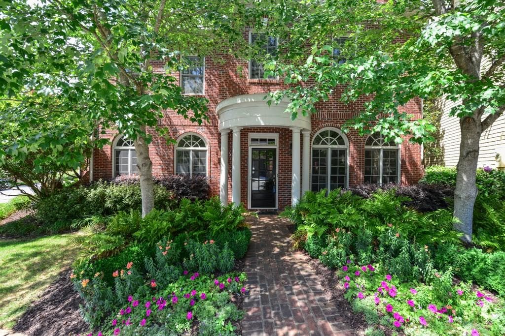4 bedroom, 3,831 sq ft single family residence sold at 1523 Markan Drive, Atlanta, GA 30306