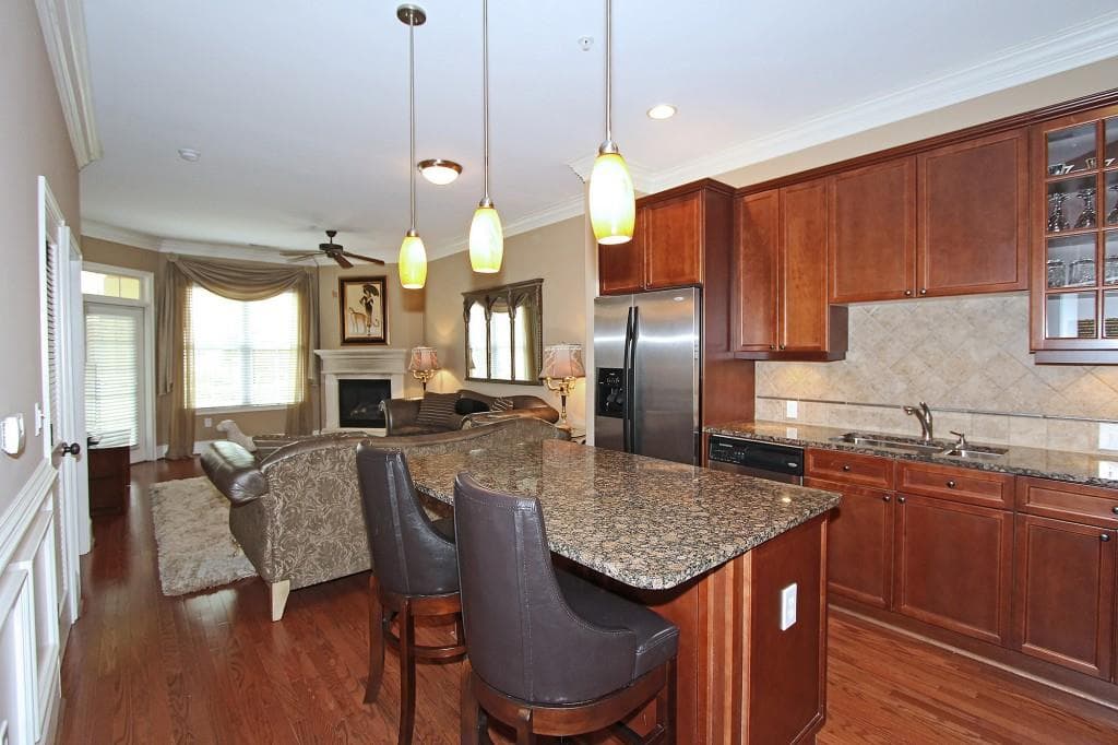 1 bedroom condominium sold at 11 Perimeter Center 1019, Atlanta, GA 30346