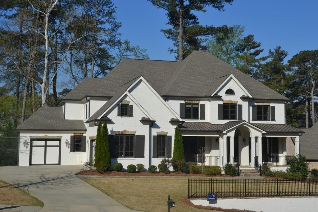 5 bedroom, 5,520 sq ft single family residence sold at 3874 Stratford Park Drive, Atlanta, GA 30342