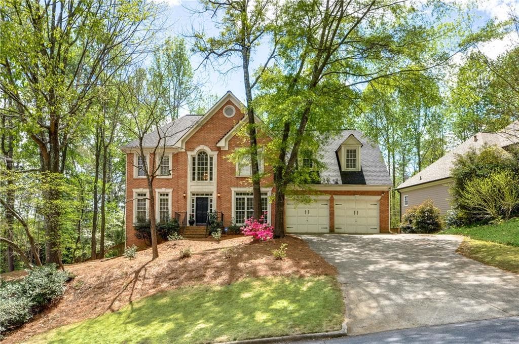 5 bedroom, 3,162 sq ft single family residence sold at 945 Azalea Drive, Roswell, GA 30075