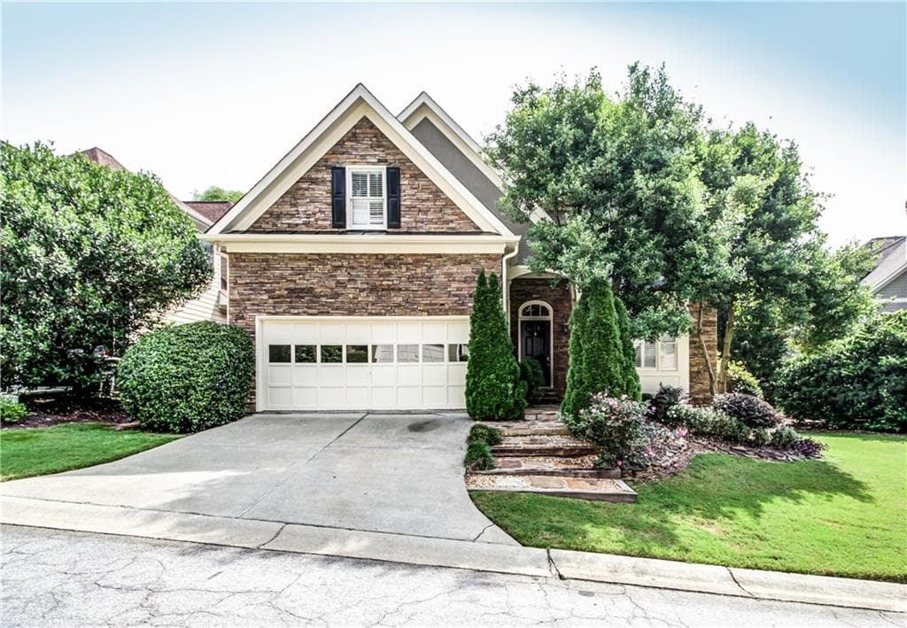 3 bedroom, 2,504 sq ft single family residence sold at 2745 Brookgrove Court, Atlanta, GA 30339