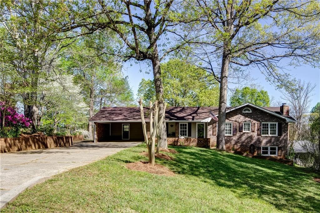 3 bedroom, 3,120 sq ft single family residence sold at 6825 Womack Court, Atlanta, GA 30360