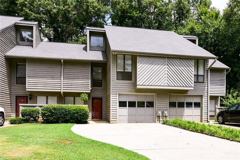 2 bedroom, 1,367 sq ft townhouse sold at 1066 Creatwood Circle, Smyrna, GA 30080