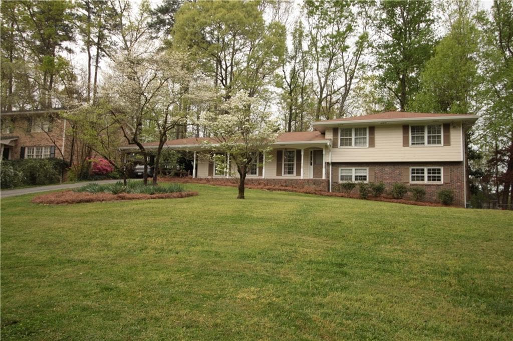 4 bedroom, 1,904 sq ft single family residence sold at 165 Devonwood Drive, Sandy Springs, GA 30328
