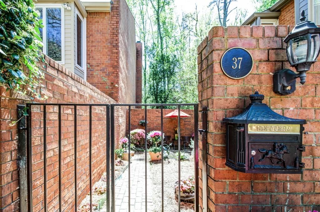 4 bedroom, 2,536 sq ft condominium sold at 37 Willow Glen, Atlanta, GA 30342