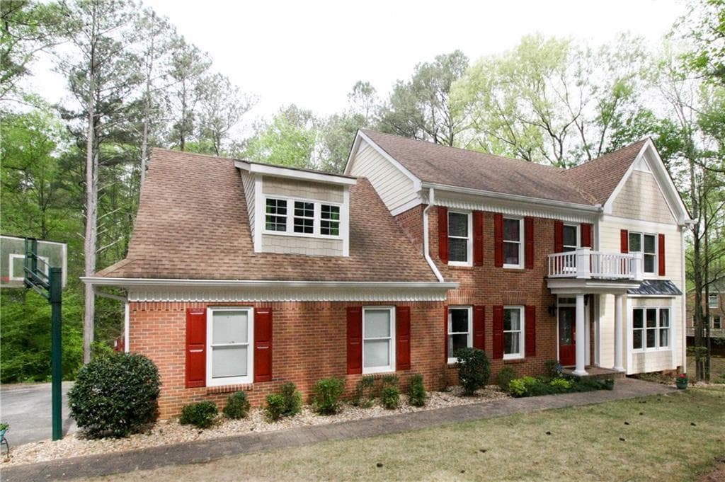 6 bedroom, 4,590 sq ft single family residence sold at 50 Connemara Road, Roswell, GA 30075