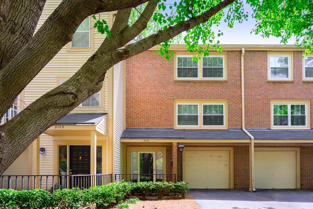 2107 Cobble Lane, Dunwoody, GA 30338 — most recent listing photo