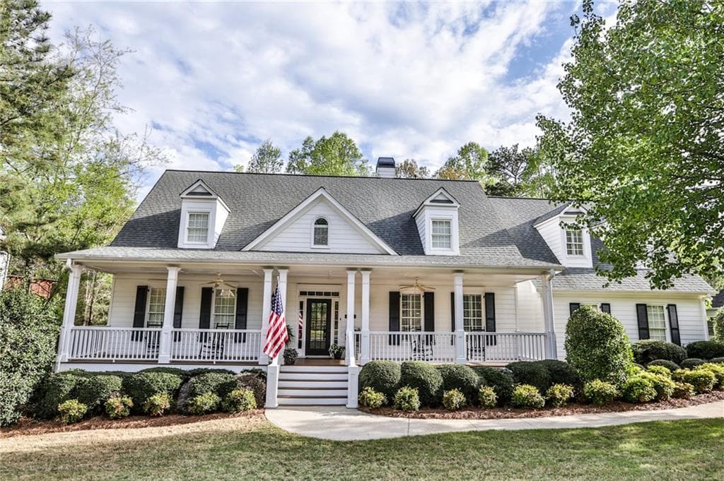 4 bedroom, 3,672 sq ft single family residence sold at 310 Oak Hill Lane, Canton, GA 30115