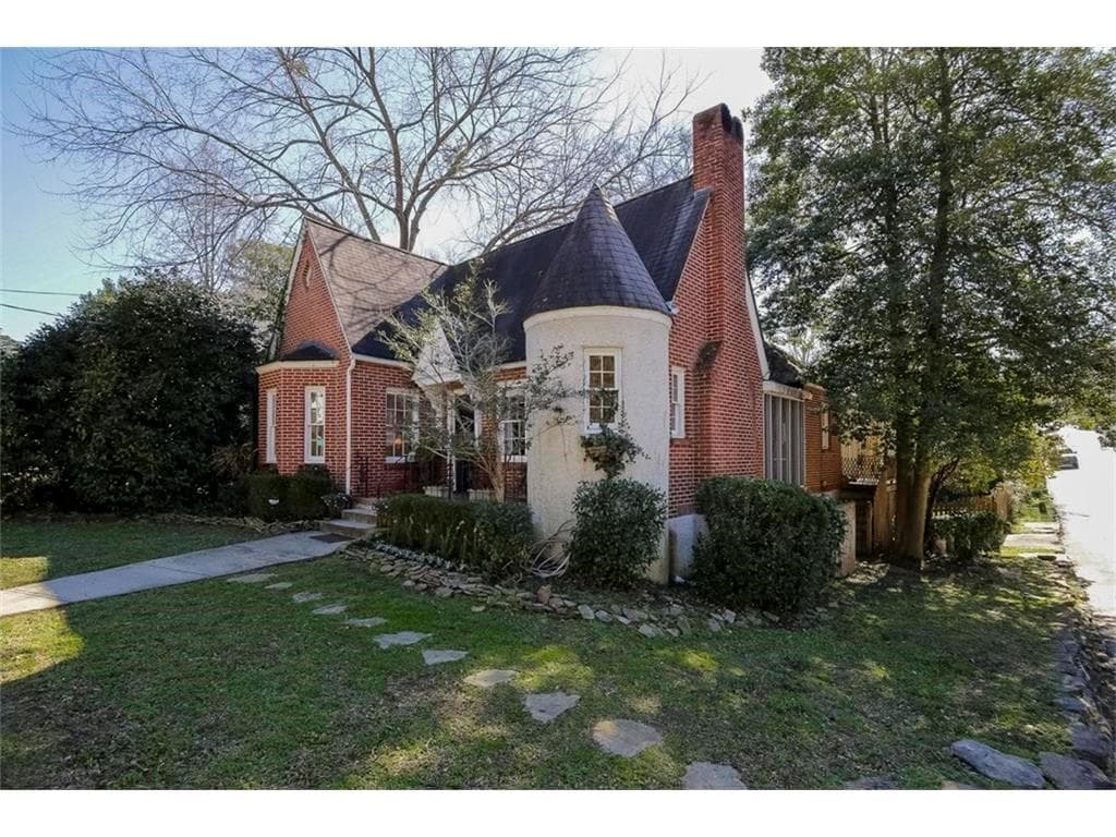 4 bedroom, 1,900 sq ft single family residence sold at 245 Peachtree Way, Atlanta, GA 30305