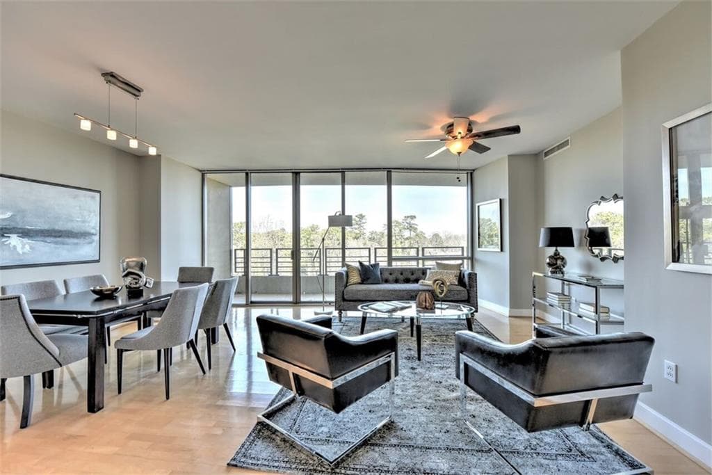 2 bedroom, 1,384 sq ft condominium sold at 700 Park Regency Place 1108, Atlanta, GA 30326